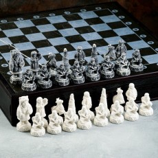 Шахматы "Север" 32шт/8см, в комплекте фигуры и доска