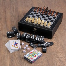 Набор 4 в 1: шахматы, домино, 2 колоды карт, 25 х 25 см